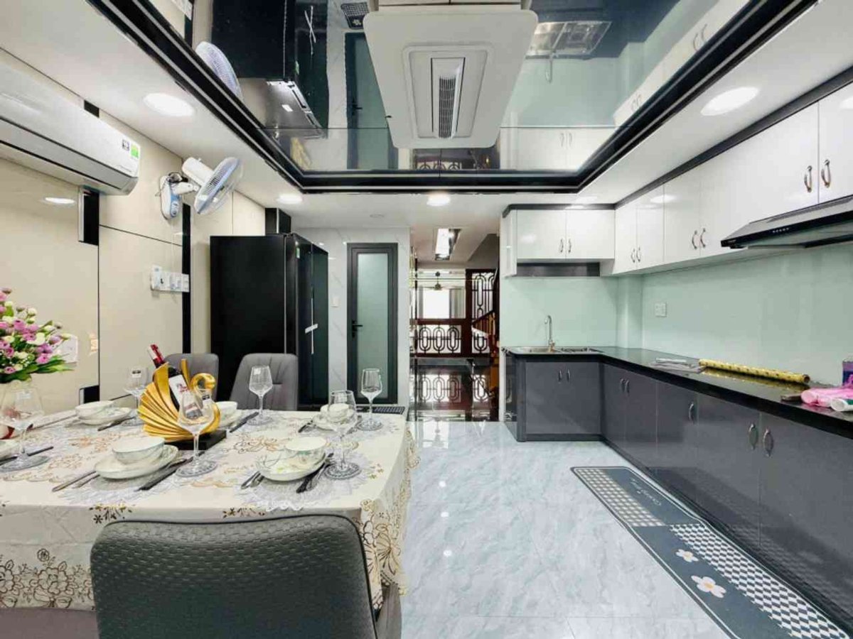 Nhà mặt tiền 6 tâng full nội thất tháng máy