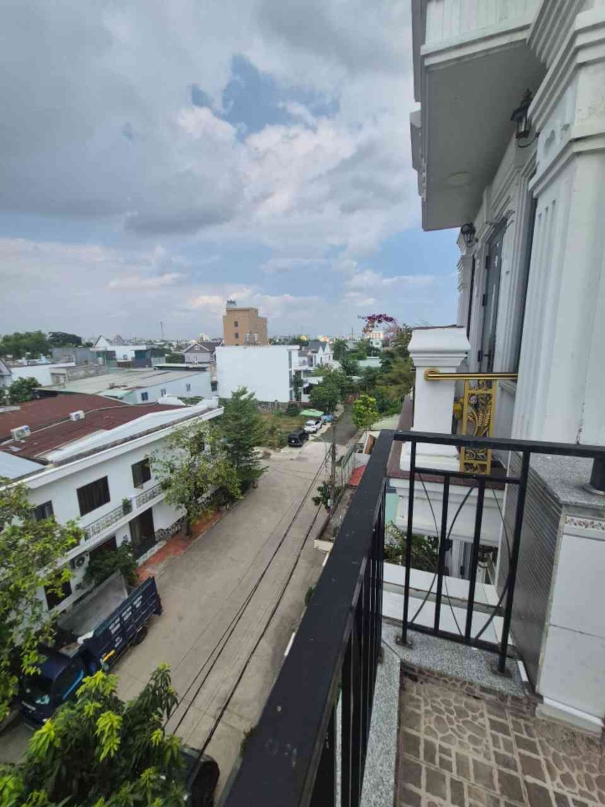 Nhà mặt tiền 3 tầng 24 phòng trọ full