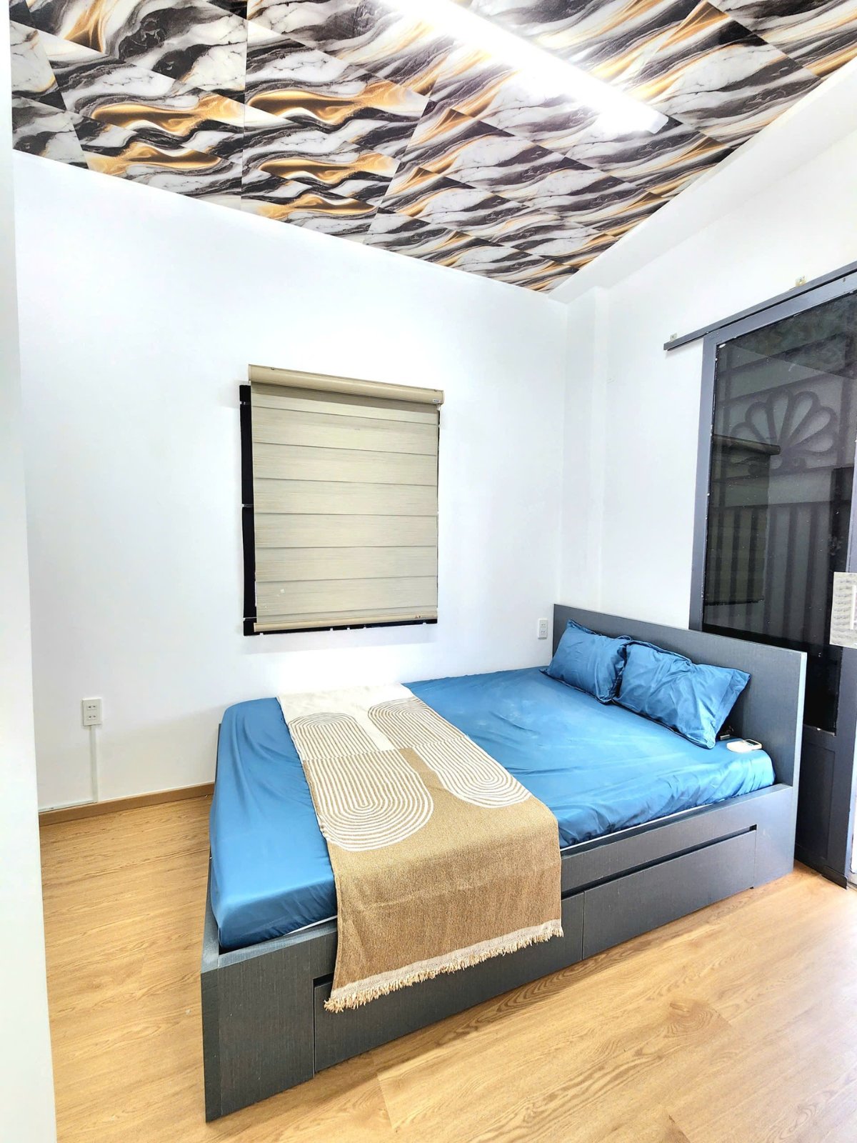 Nhà 1 trệt 1 lầu