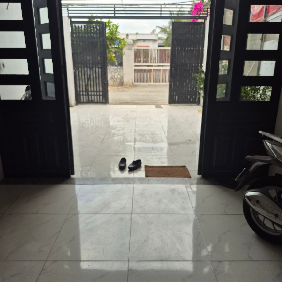 Nhà mặt tiền  — Ngã 3 giồng dương công khi .nguyễn văn bứa