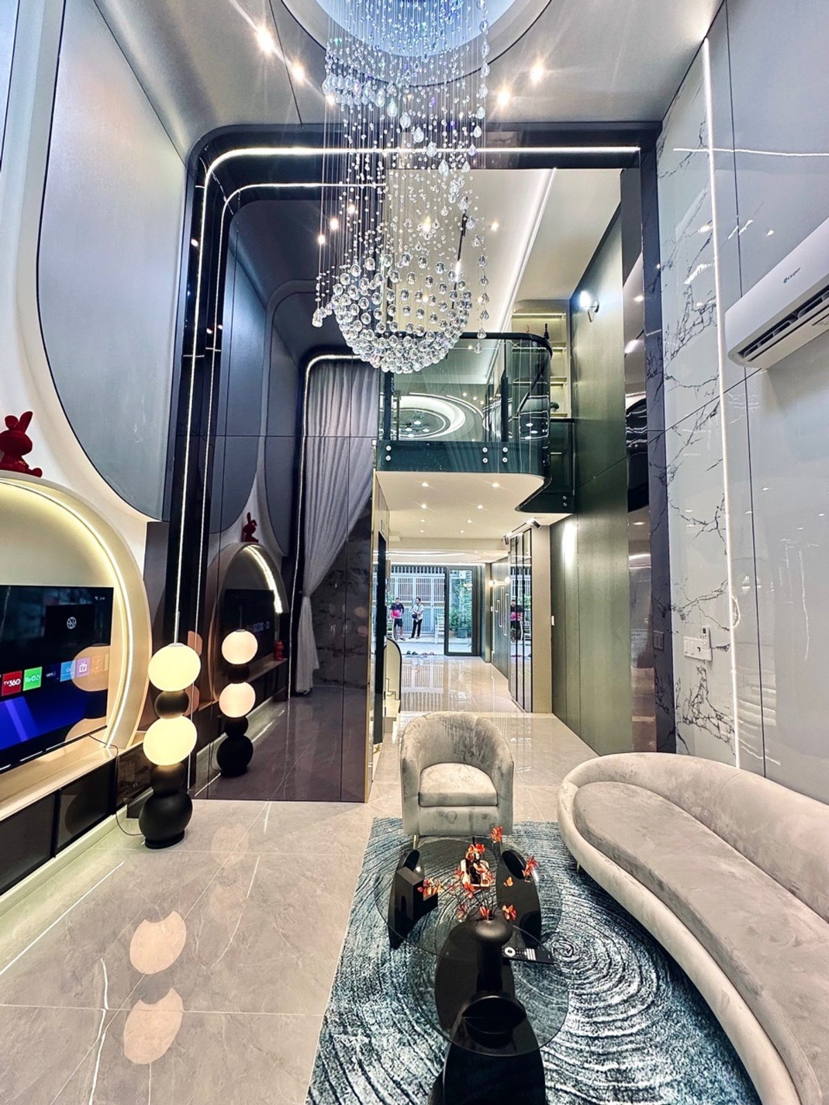 Newly built 6-story house, fully furnished