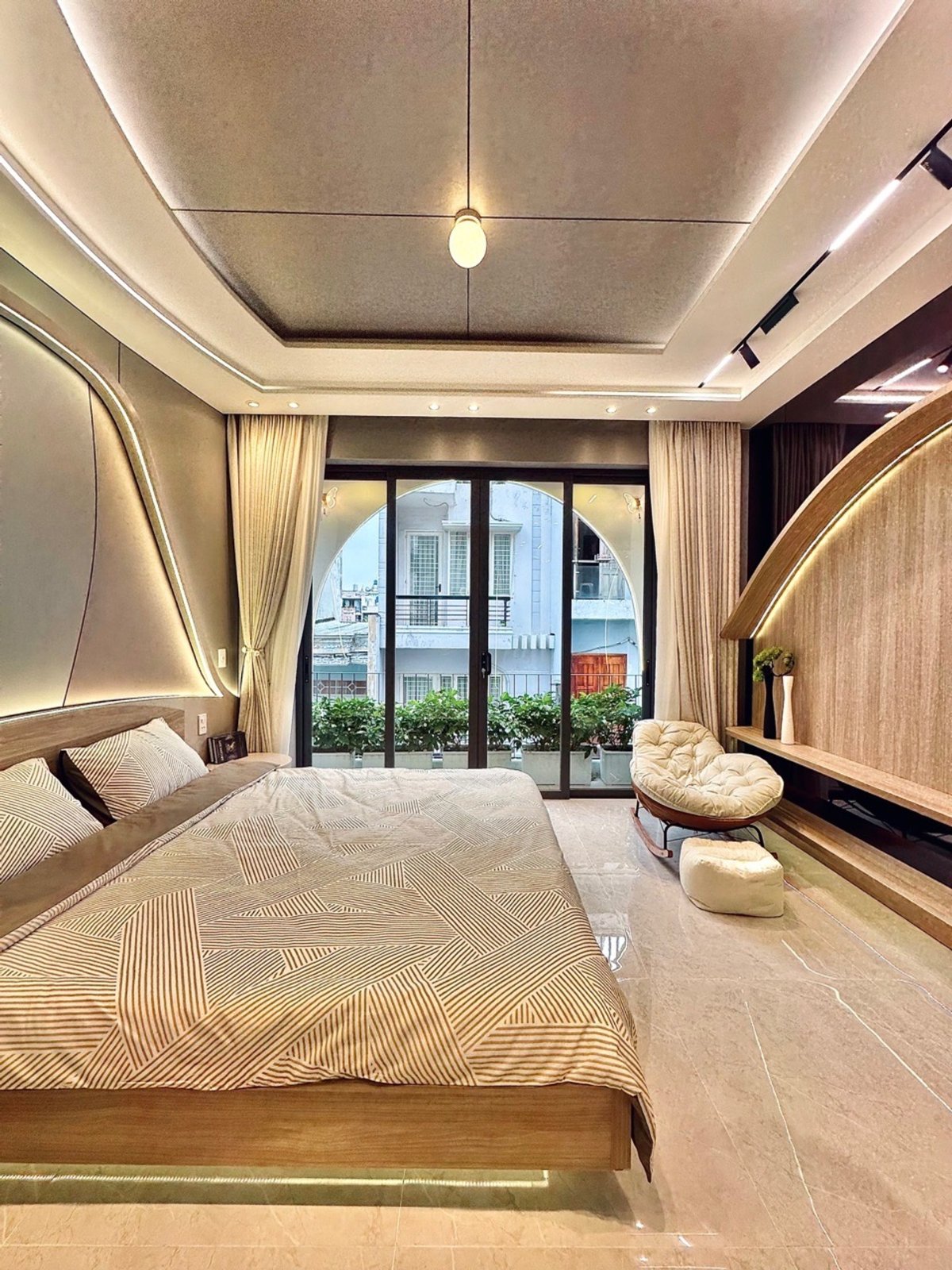 Newly built 6-story house, fully furnished