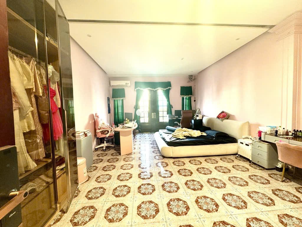 Nhà mặt tiền VIP