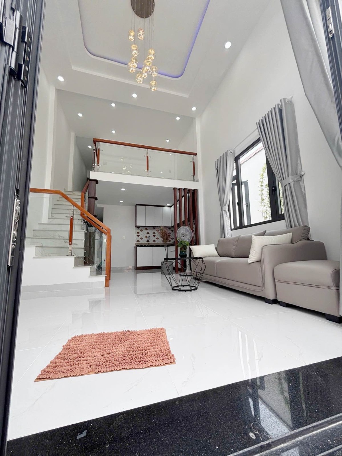 Nhà 2 tầng hẻm oto