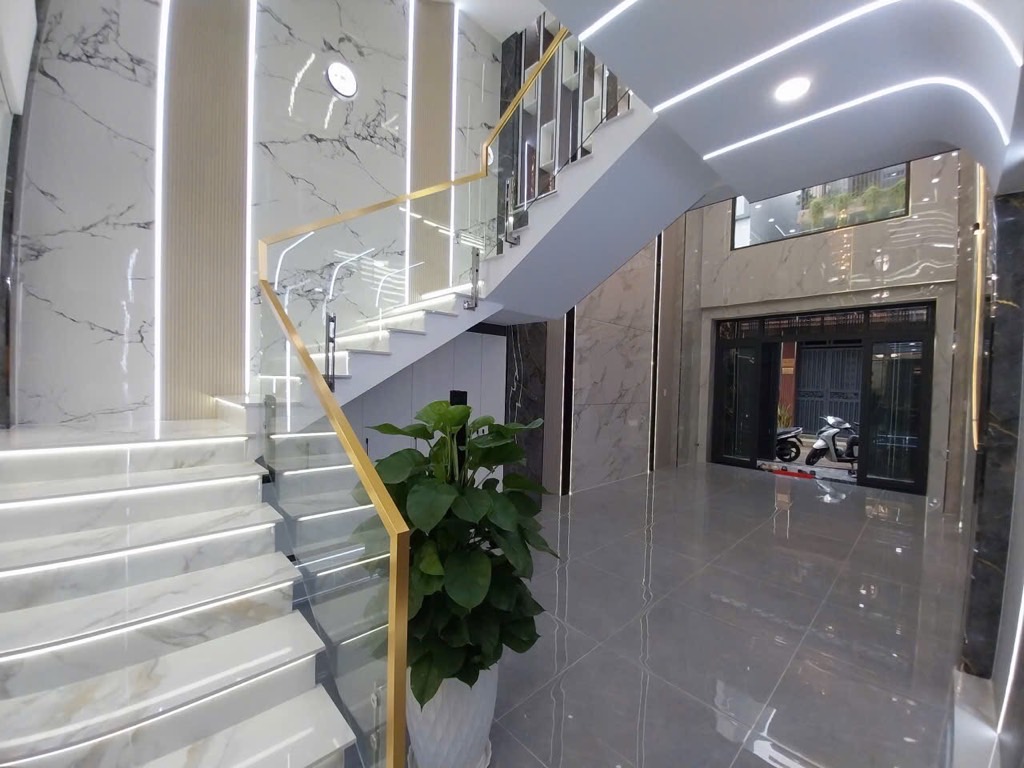 Nhà 5 tầng chủ đã giảm giá