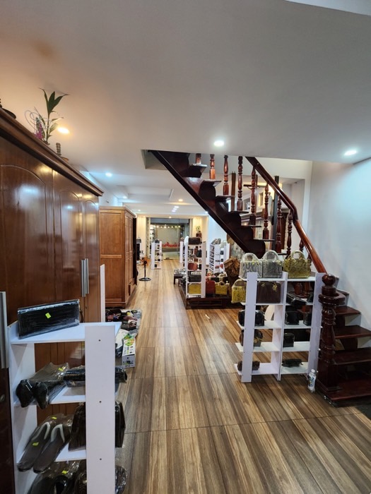  Nhà 1 tầngMặt tiền kính doanh