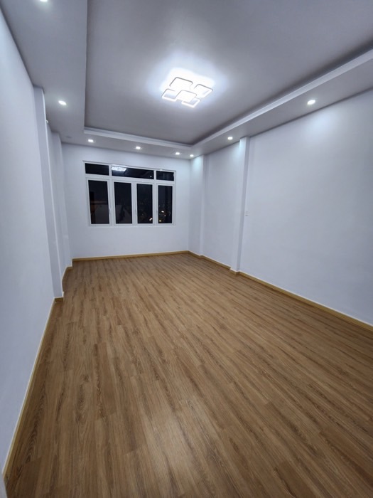  Nhà 1 tầngMặt tiền kính doanh