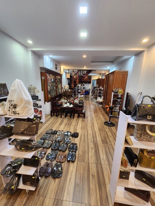  Nhà 1 tầngMặt tiền kính doanh