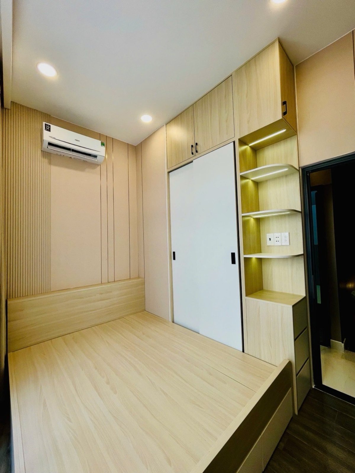 New 2-story house, fully furnished