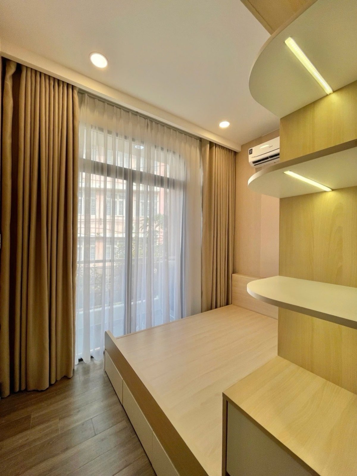 New 2-story house, fully furnished