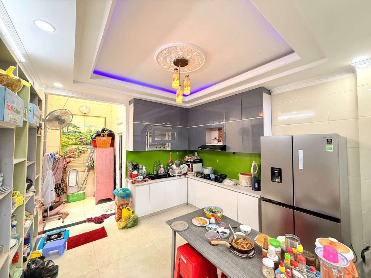 Nhà hẻm container cách đường lớn 30m