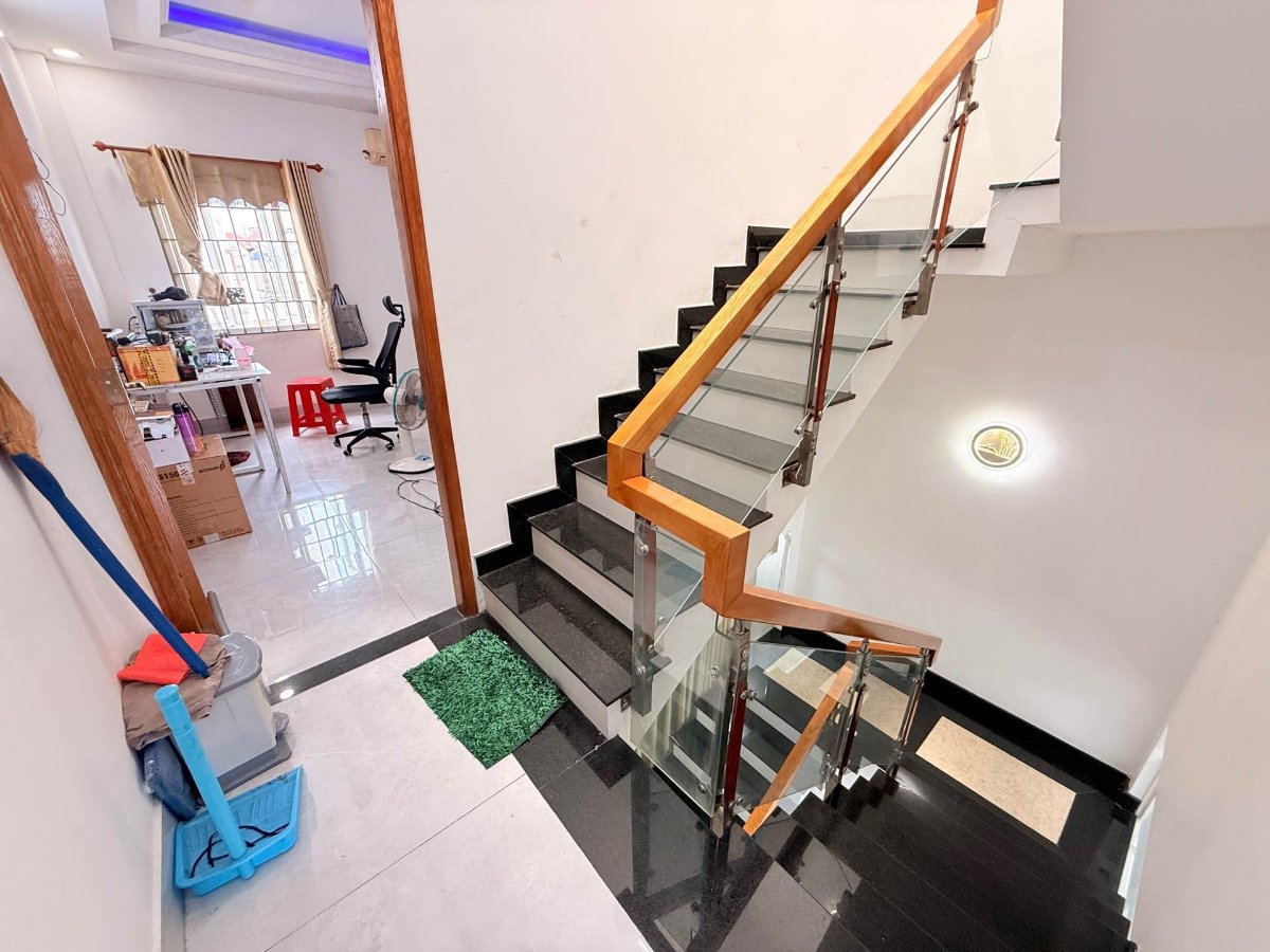 Nhà hẻm container cách đường lớn 30m