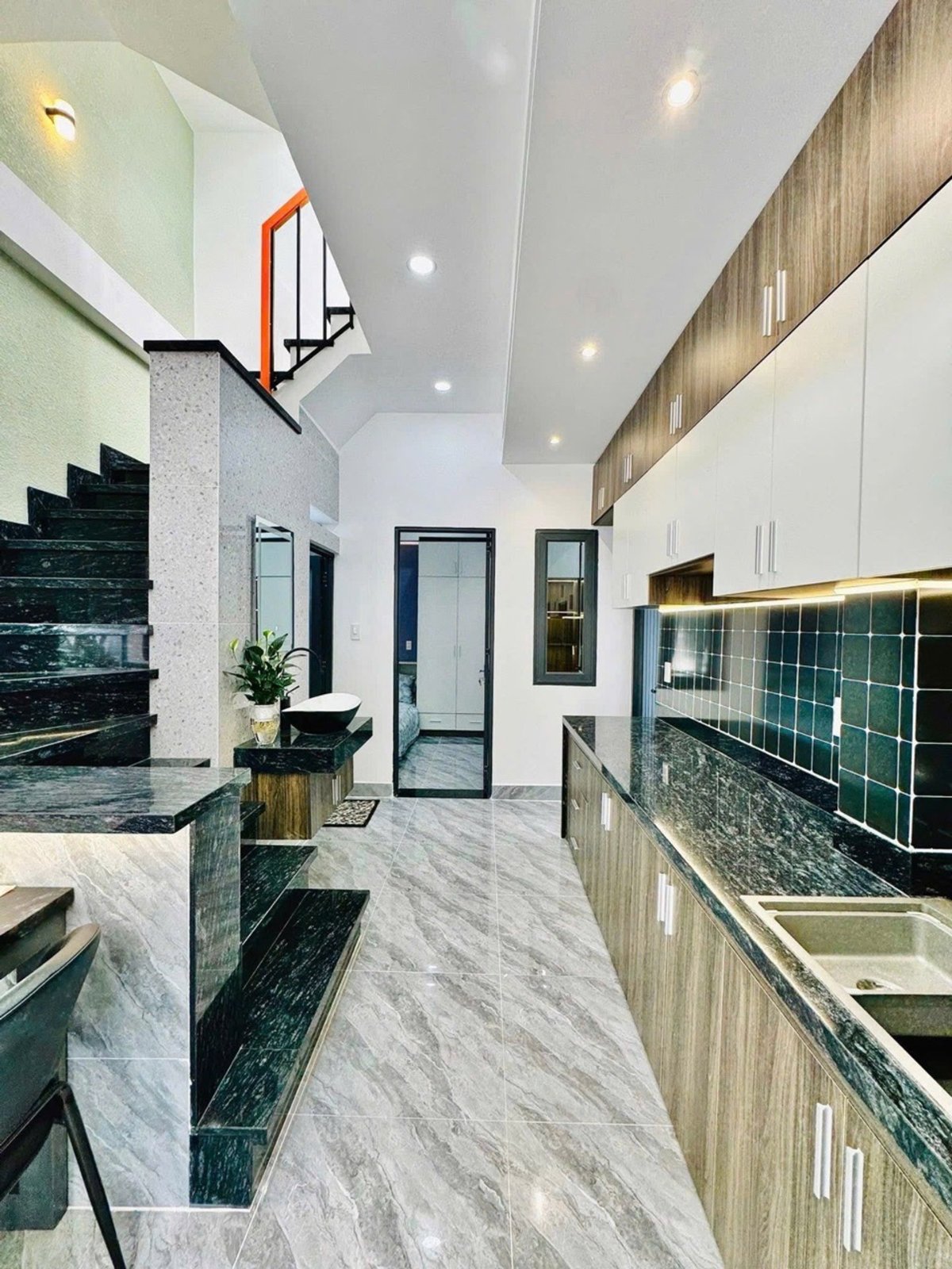 A stunning 3-story home, fully furnished