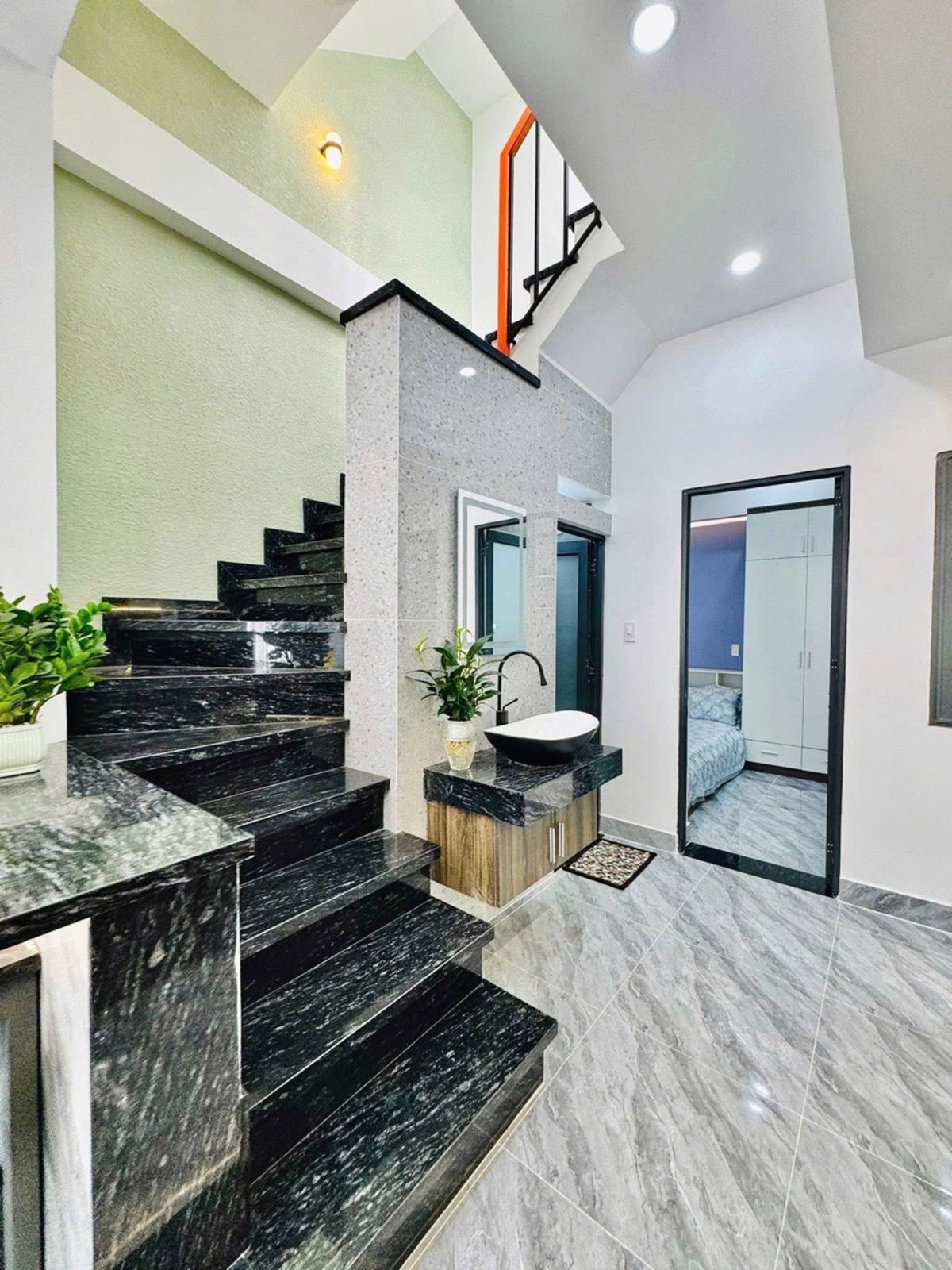 A stunning 3-story home, fully furnished