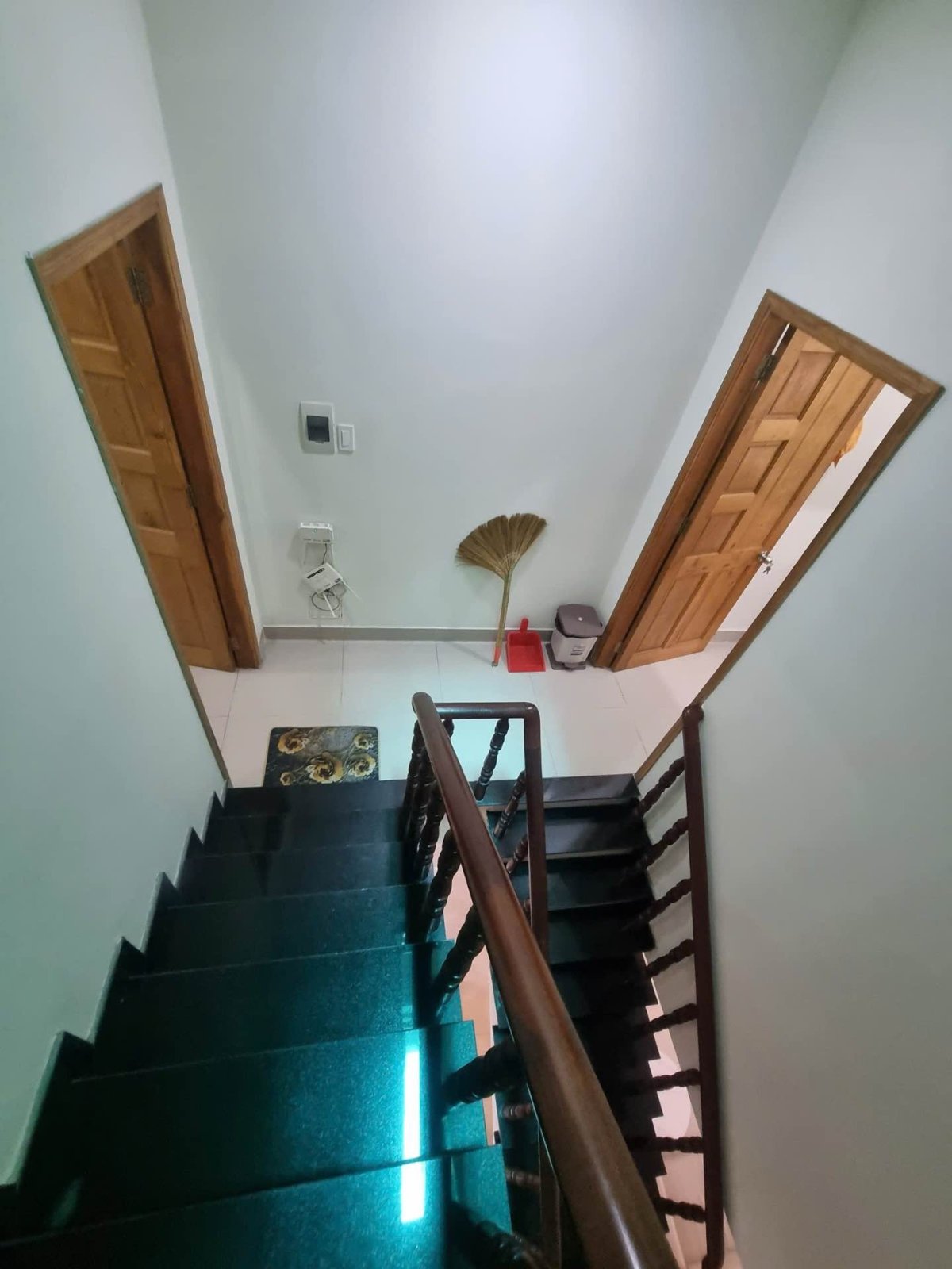 Nhà mặt tiền nội bộ 