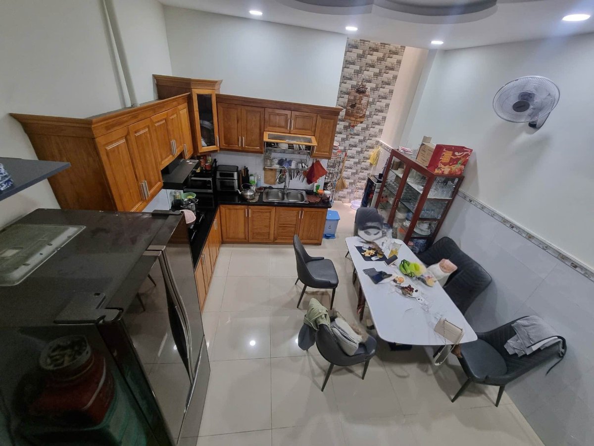 Nhà mặt tiền nội bộ 
