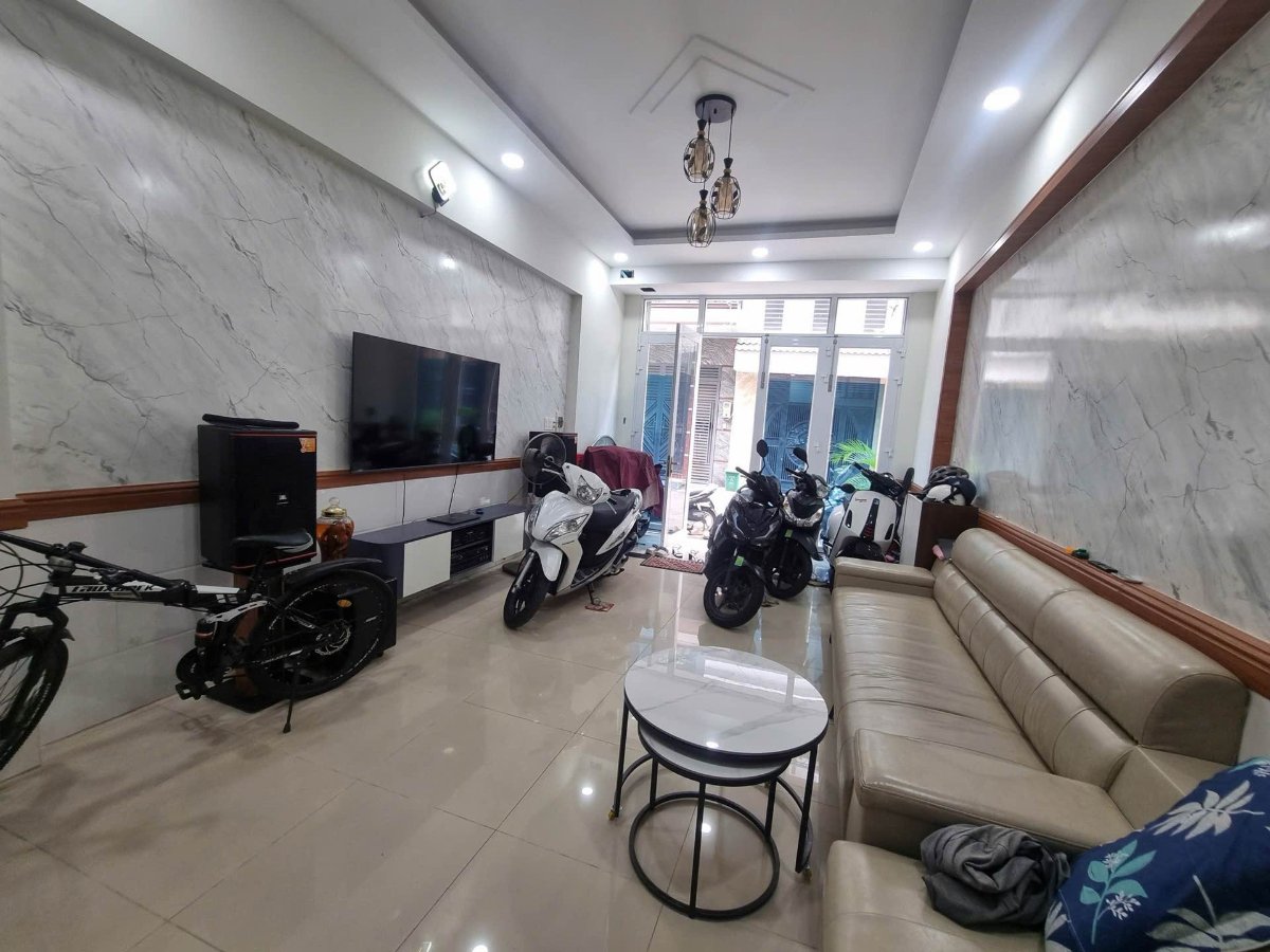 Nhà mặt tiền nội bộ 