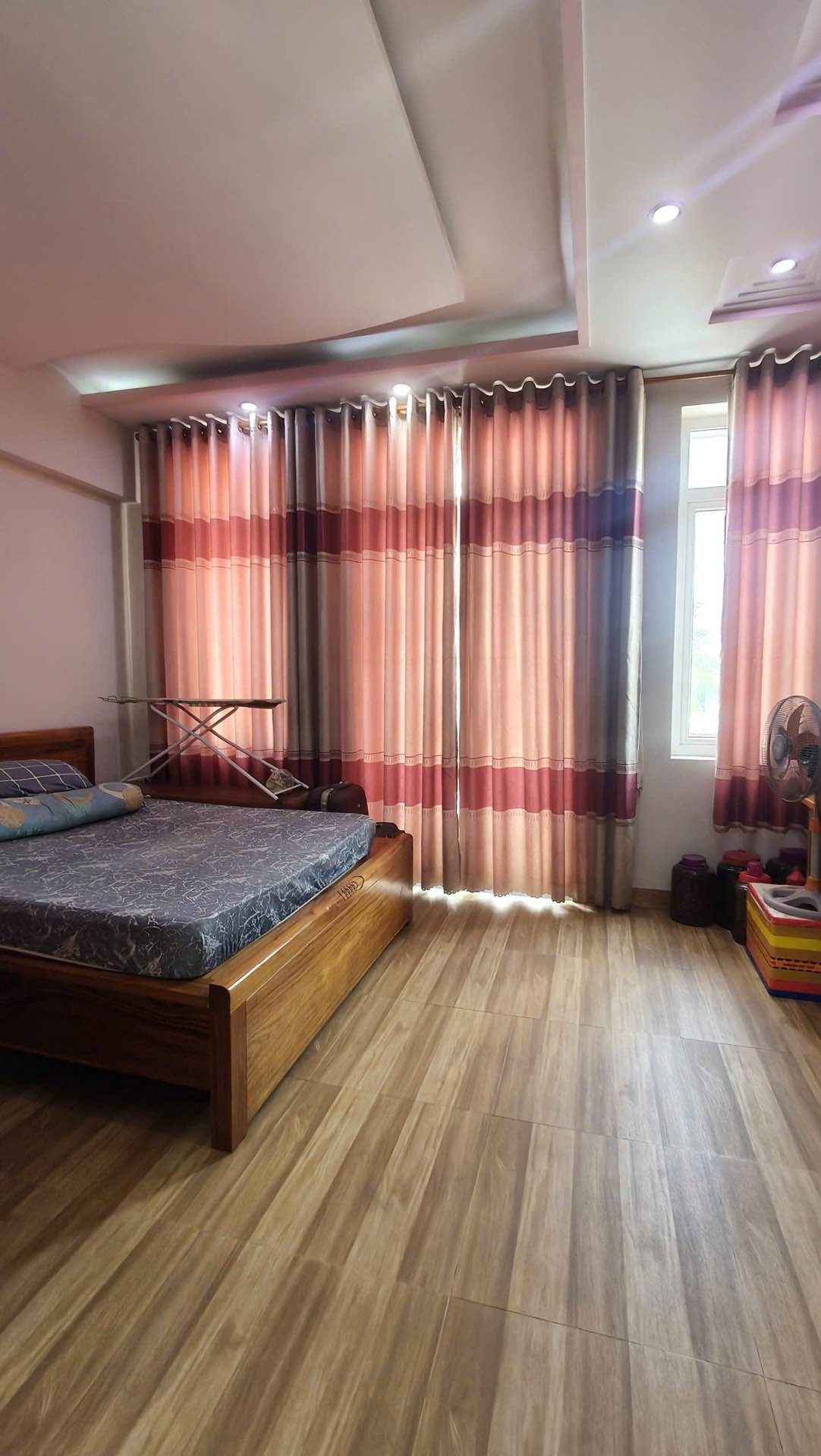Nhà cách mặt tiền 20m