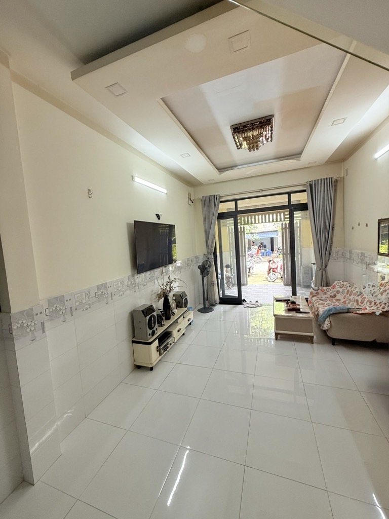 Nhà 2 mặt tiền