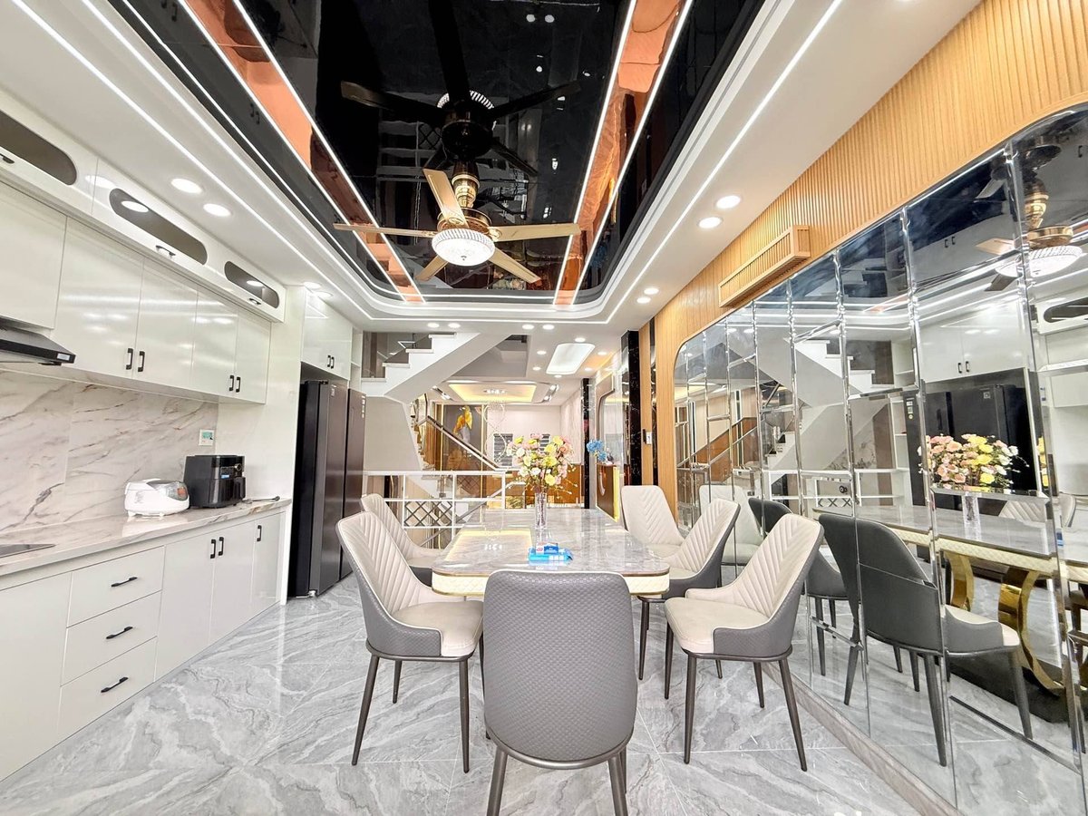 hà mặt tiền 3 lầu 4 phòng ngủ full nội thất - Quận 12 — Quận 12, Thành phố Hồ Chí Minh  