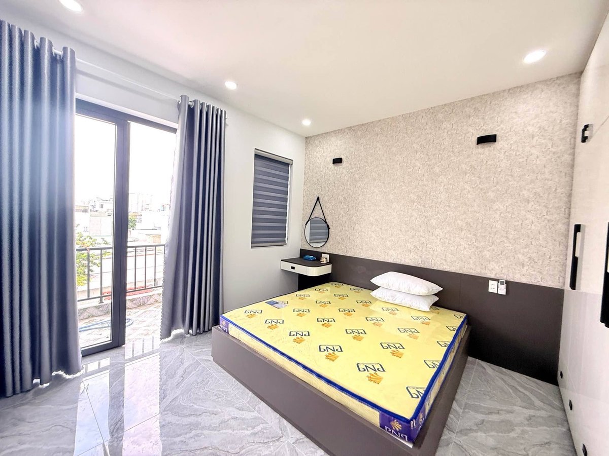 hà mặt tiền 3 lầu 4 phòng ngủ full nội thất - Quận 12