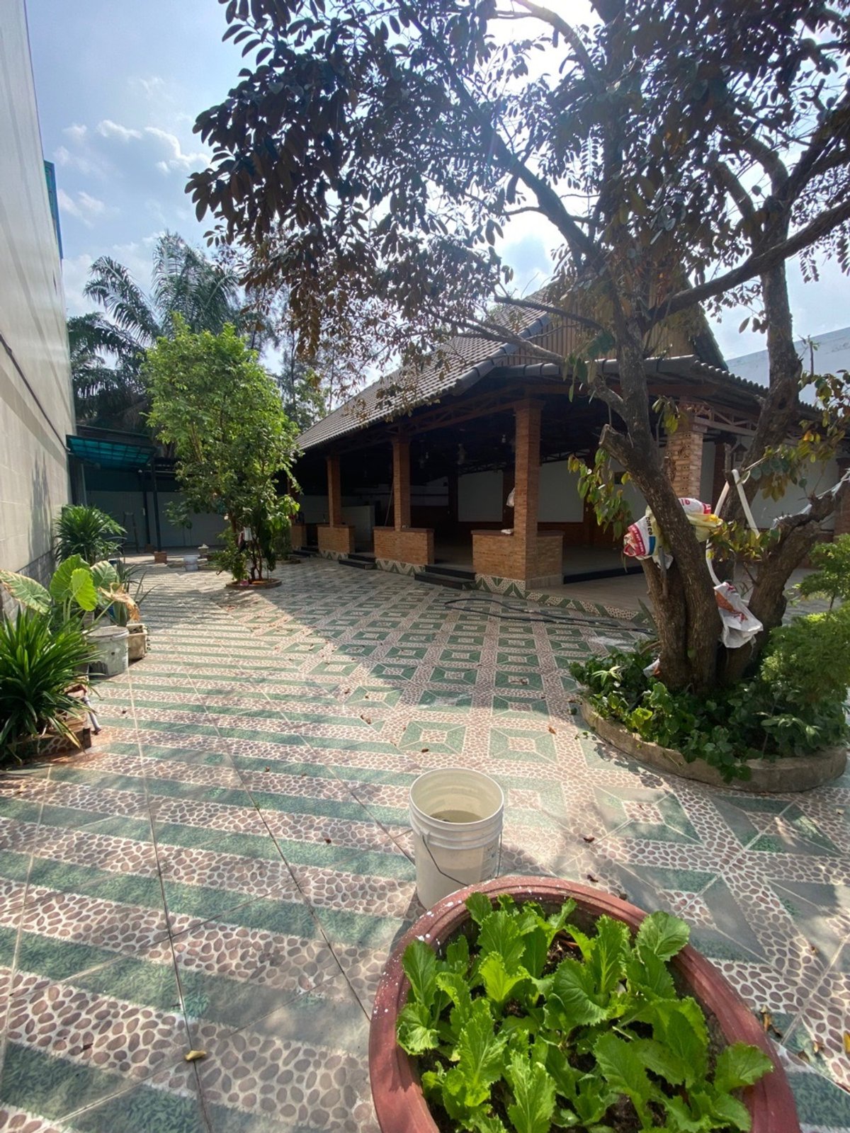 Biệt thự 2 tầng — Đặng thúc vịnh ,lê thị hà ,nguyễn ảnh thủ