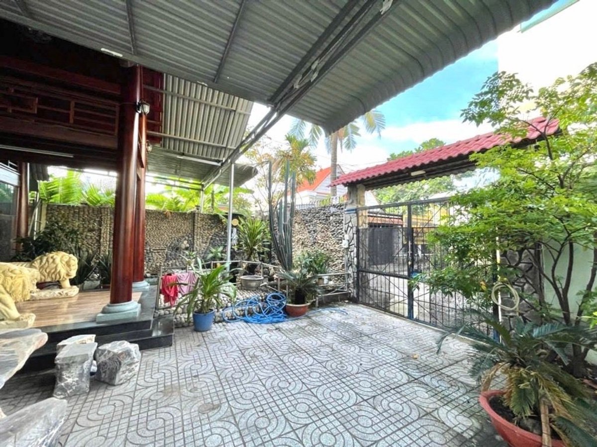 Buêtj thự vườn dt khủng