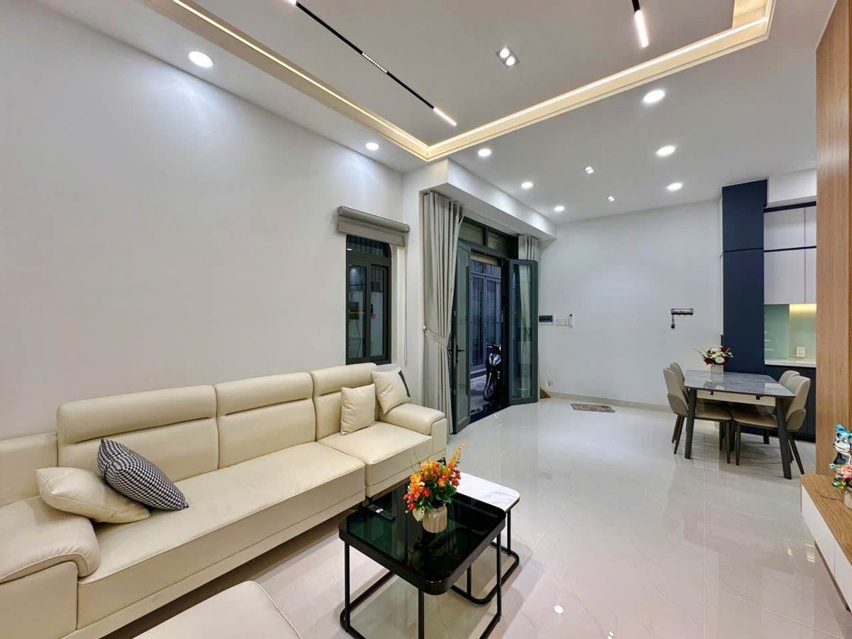 Nhà 4 tầng đang chờ thuê